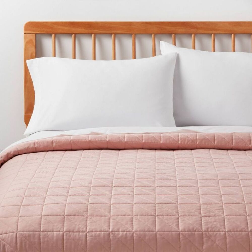 King Microfiber Quilt Light Pink - Room Essentials